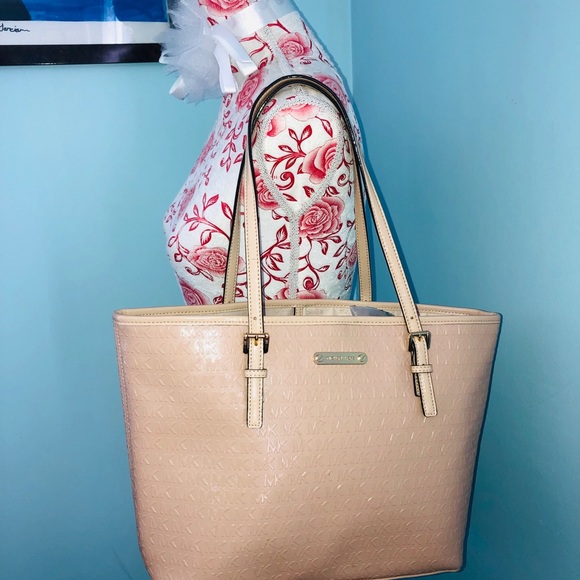 Michael Kors Handbags - Micheal Kors 🎀Embossed MK Tote